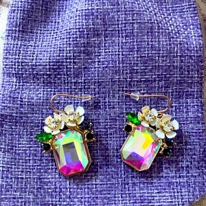 New elegant earrings with flowers and crystal